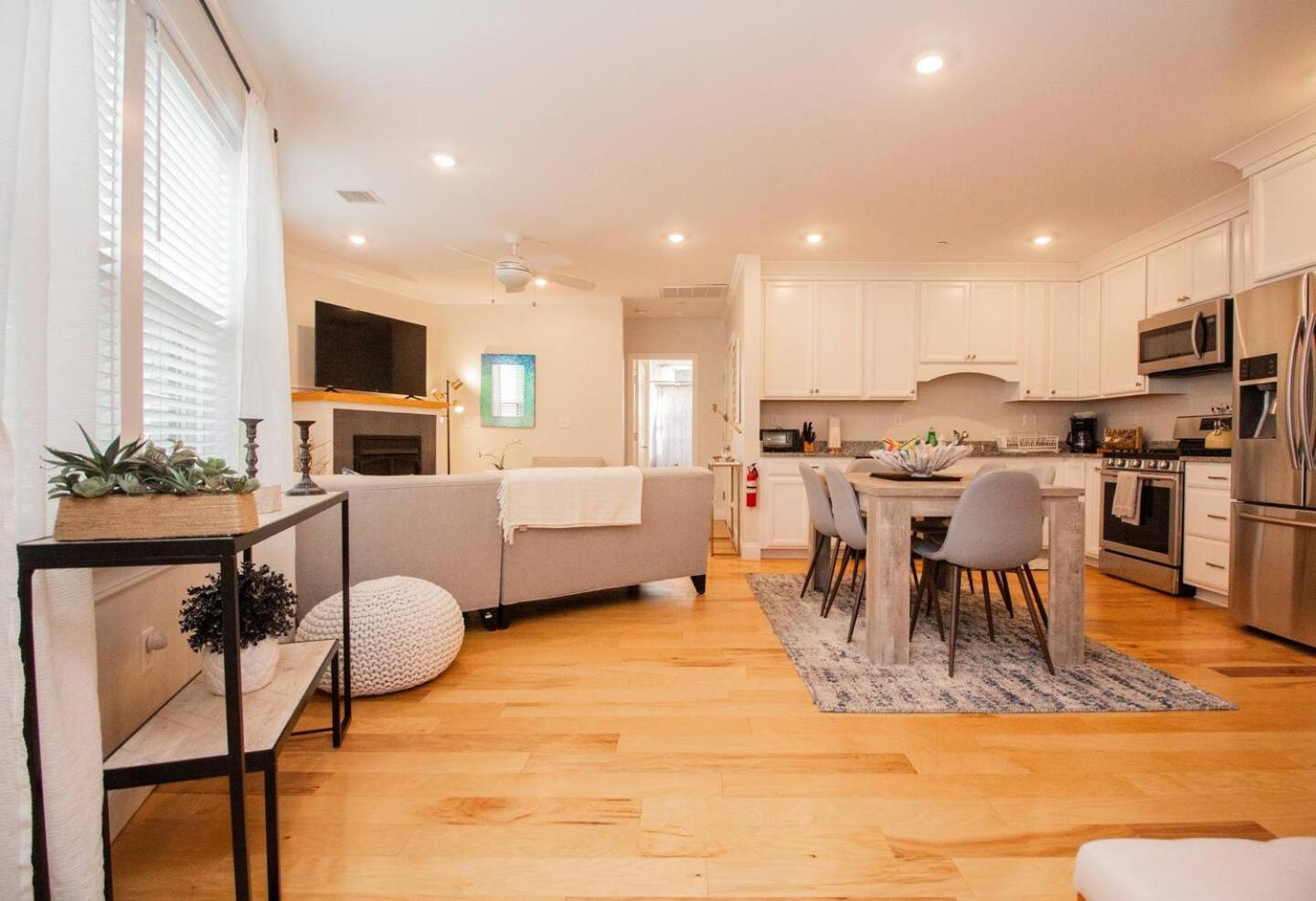 Stylish 2br W Full Kitchen, Laundry & Cen Air Boston