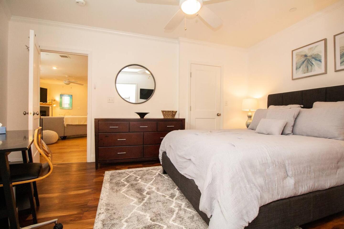Stylish 2br W Full Kitchen, Laundry & Cen Air * Boston
