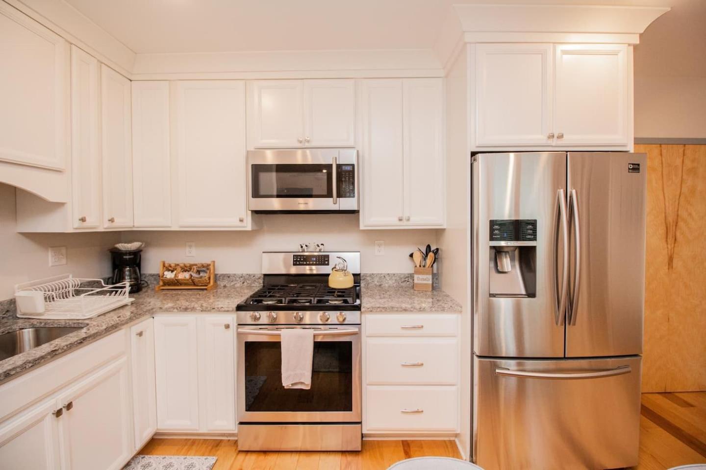 Stylish 2br W Full Kitchen, Laundry & Cen Air Boston